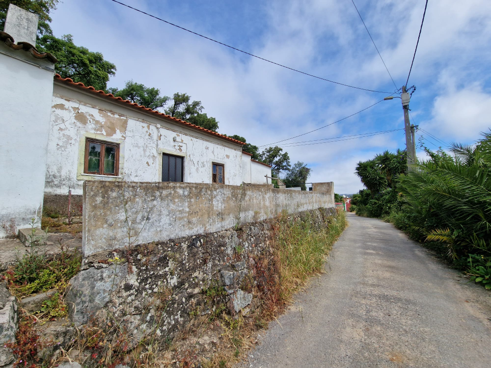 Terreno com Casa para Recuperar - Malhada Quente, Monchique